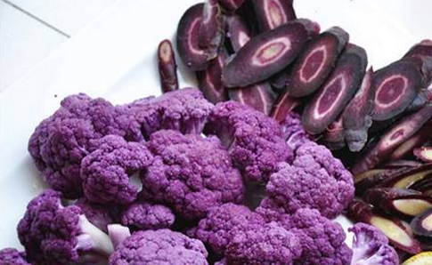 紫色,深紫色水果一般都含有大量花青素