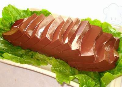 猪血的功效与作用禁忌高血压患者不建议食用猪血 (猪血的功效与作用)