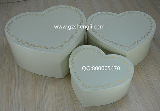 烫银花边心型盒 商品图1