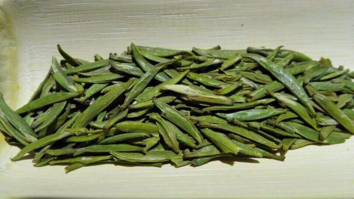 竹叶青内含有较多的茶多酚,咖啡碱,氨基酸,蛋白质,叶绿素等营养成分图片