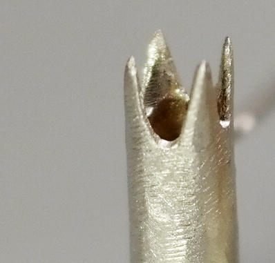 Kiss the Frog－不对称皇冠 耳钉［希腊设计师］ 商品图1