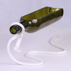 漂浮的酒瓶·神器的盛器