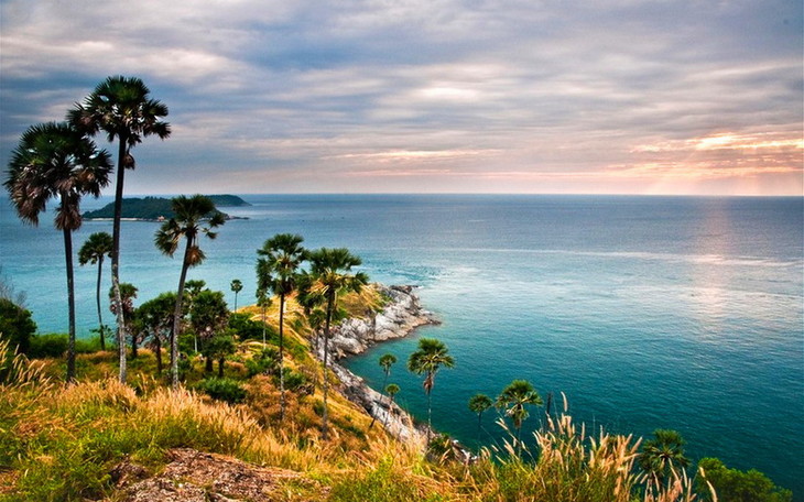 海流漩涡和海浪的壮丽气势,是普吉岛著名的旅游景点,是观看落日余晖
