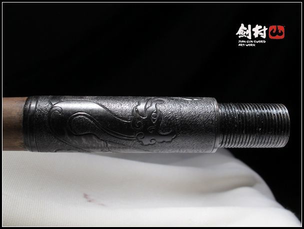 3斤(含柄 柄材:龙泉三尺木 装具:龙纹铁装 铭文:胡小军作 研磨:标准
